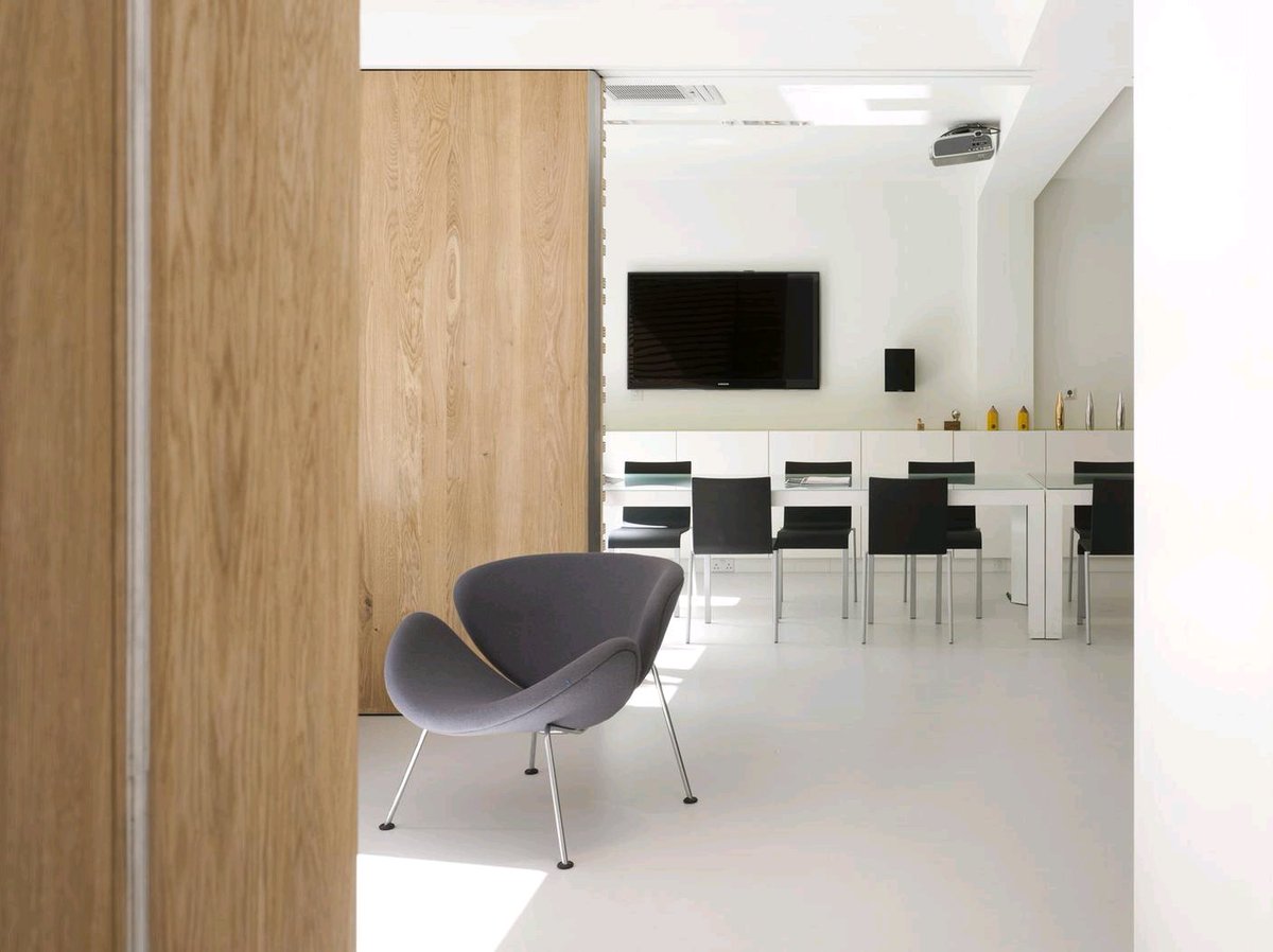 Therefore Offices designed by <a href="/WestArchitect/">West Architecture</a> | Elegant offices for a product #design agency in Fitzrovia, London architectsrepublic.com/west-architect…
.
Find the perfect #architect with <a href="/Arch_Republic/">Architects' Republic</a>