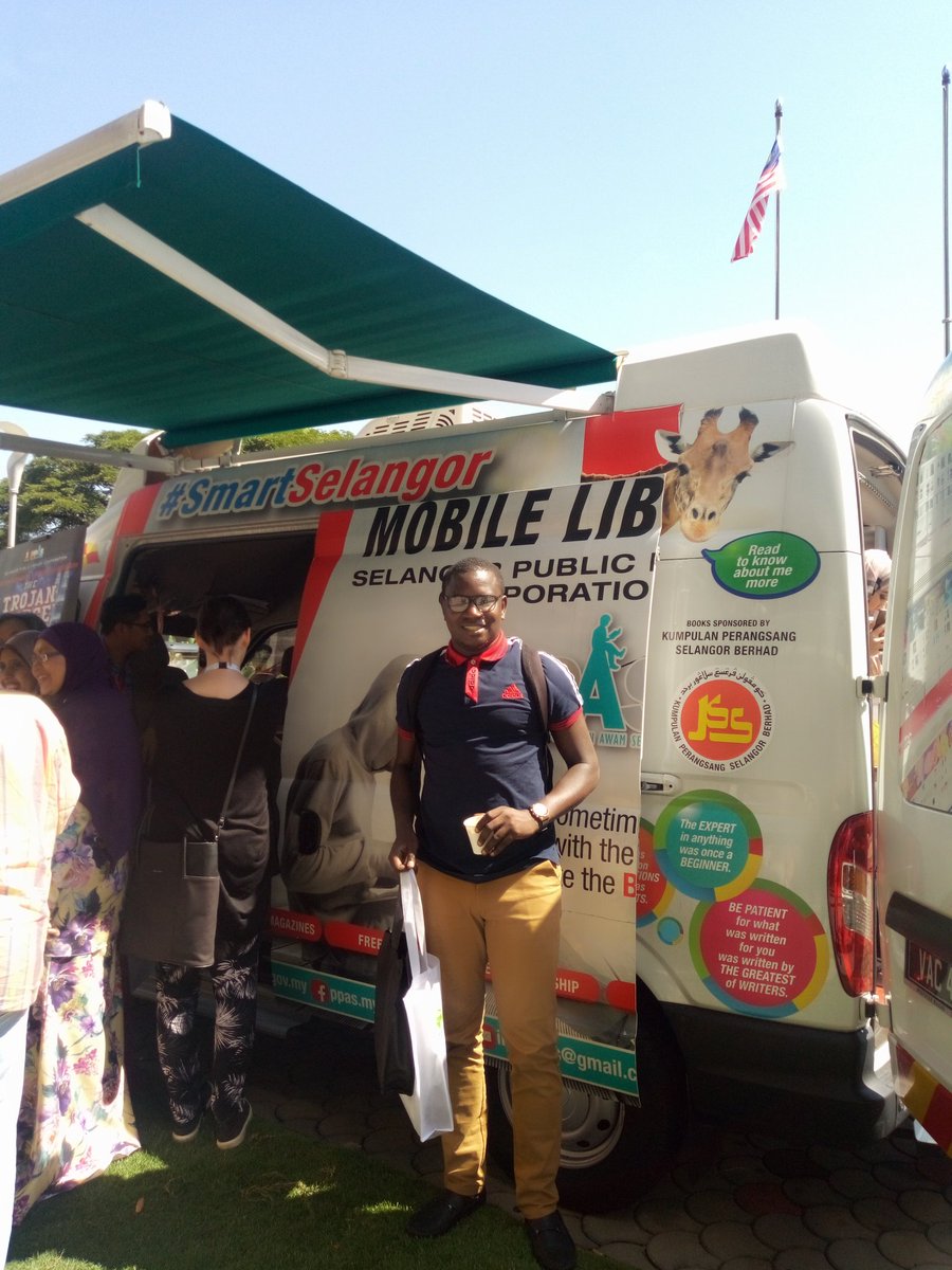 azoubig's tweet photo. Une des merveilles de @SelangorLibrary ce sont ses 9 #bibliothèques mobiles qui sillonnent les localités les plus reculés du pays pour offrir un accès gratuit à l'information aux populations les + démunies
#bibliobus
#wlic2018
#VisitLibrary
#BiblioCar
#bibsen
#kebetu
#mobilelib https://t.co/ISAv0Mtixa
