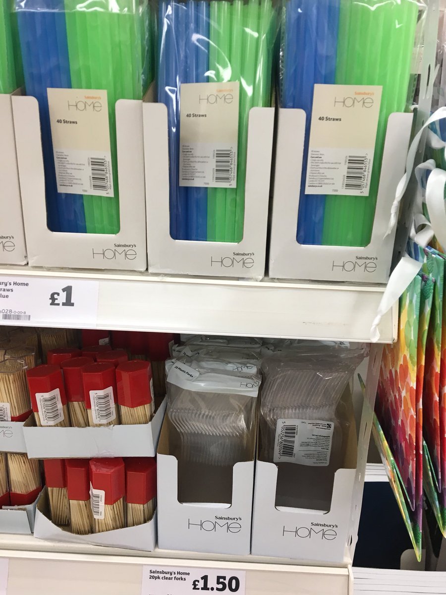 @sainsburys your really missing the mark with a whole display of single use plastics in Bude. Come on, you know better!! Why?? #CleanerBeaches #CleanerSeas #singleuseplastic @2minbeachclean @CleanerSeasProj