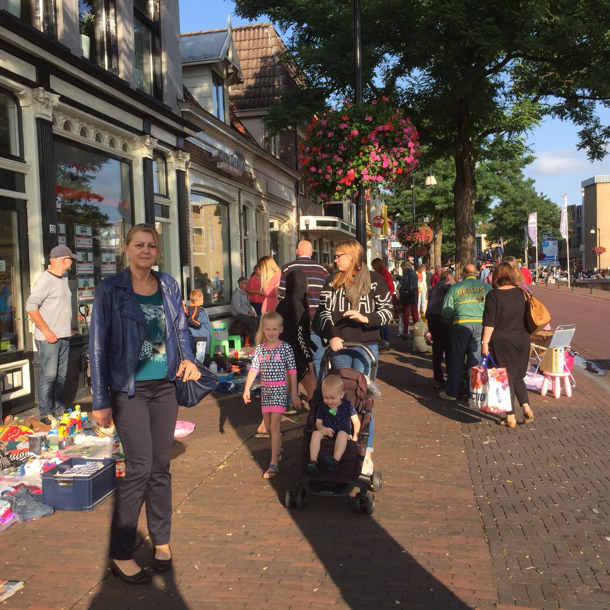 🤡 #Meppel is klaar voor de laatste Donderdag #Meppeldag! Gezelligheid op de rommelmarkt, de boot vaart, de eerste clowns zijn al gesignaleerd, de springkussens worden opgezet en alle vrijwilligers hebben er zin in. Jij ook? Tot straks op de @RaboMSS Dag van de Lach! 🤡
