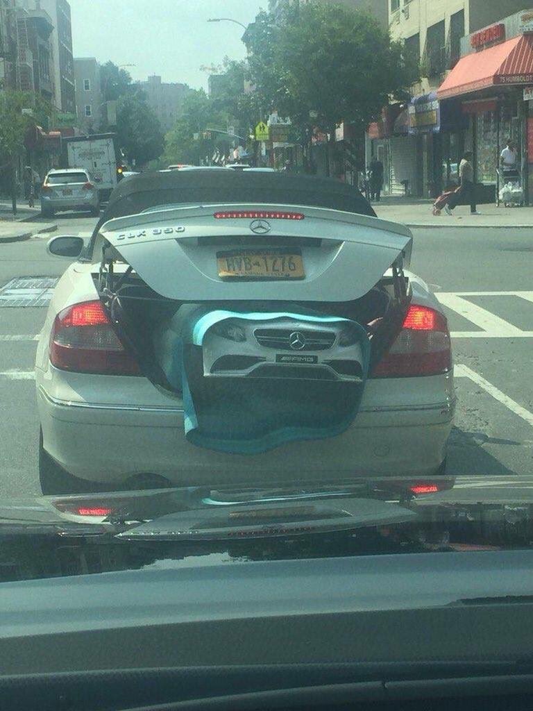 MorganLavergne9's tweet photo. Photo rare d’une naissance de @MercedesBenz 😍 https://t.co/lgVNc0Be6G