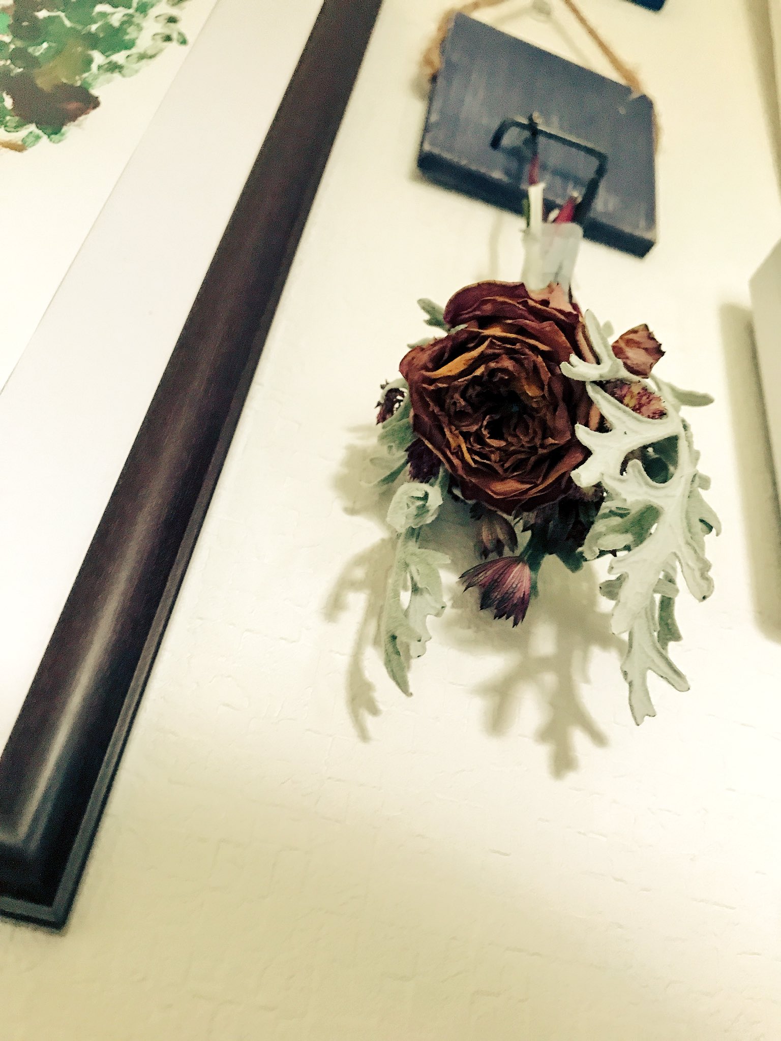 日向文 Hinat A Ya ドライフラワーは花の死体だから飾るのは良くないって言われたけれど それなら刈ってきた花に気持ち程度水をあげてじわじわと枯れていくのを見守るのもどうかと思うの T Co 8y2vq4vddo Twitter