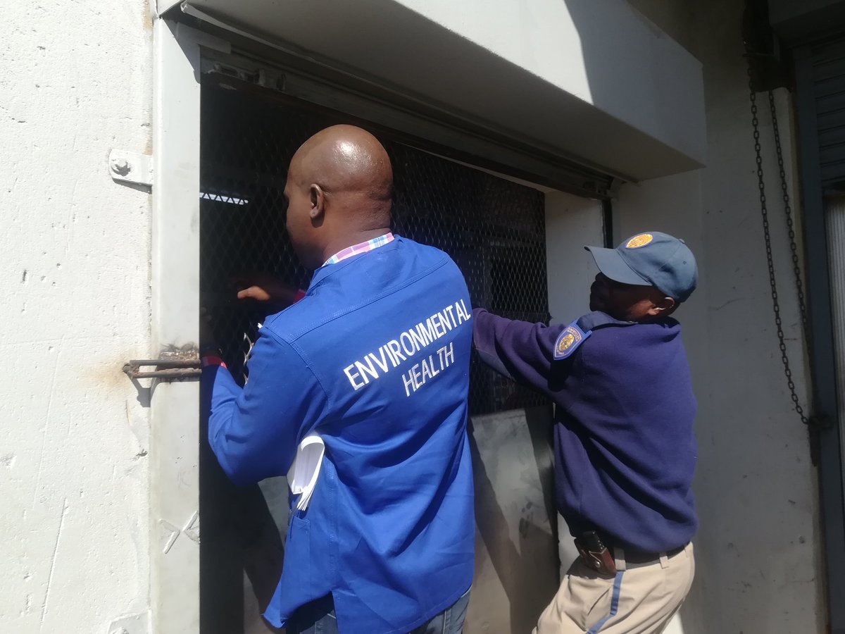 City_Ekurhuleni's tweet image. Shop closed 🔐 #CoESiyaqhuba #fakefoodcrackdown #CoEfakefoodcrackdown