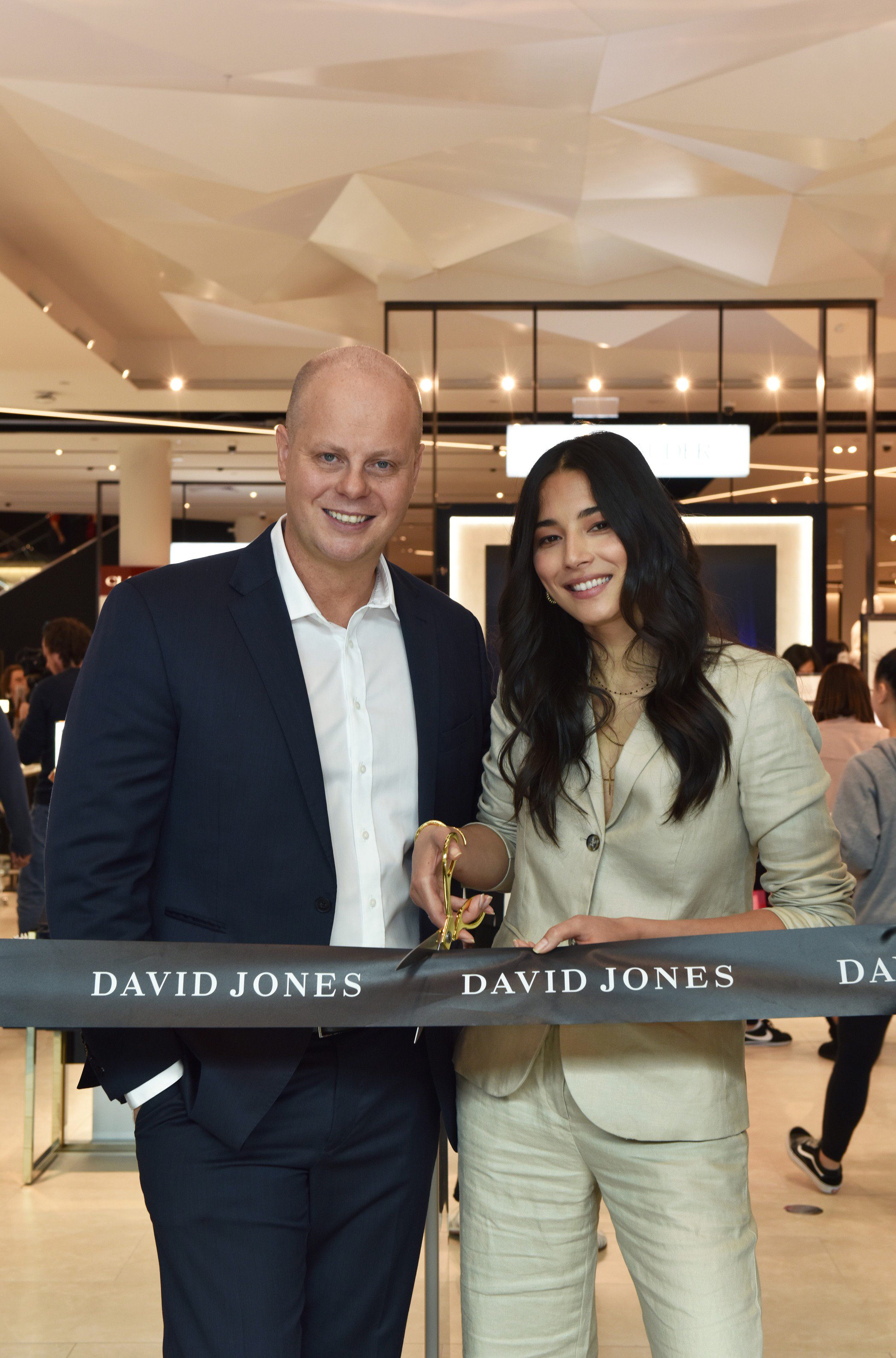 David Jones on X: David Jones Carousel is here! Our newest store, based in  Carousel, WA, was unveiled this morning by our ambassador Jess Gomes.  Featuring exclusive brands, a David Jones café