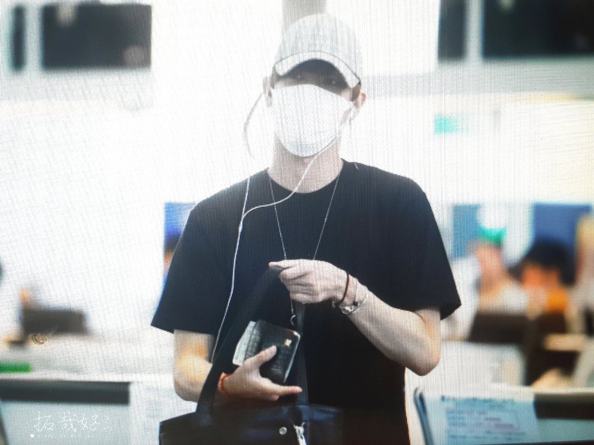 takuyaskia's tweet photo. 180830 하네다 출국 
 
_
#크로스진 #CROSSGENE 
#TAKUYA #타쿠야 #タクヤ #寺田拓哉 https://t.co/BYe3vvuk3c