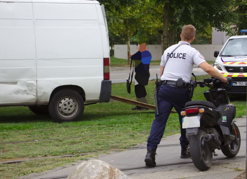 PoliceNat67's tweet photo. Opération "anti-rodéos" hier à @strasbourg (Elsau)

➡️ 2 Interpellations
➡️ 11 Contraventions
➡️ 2 Immobilisations

Qu'on se le dise, ce genre d’opérations vont se multiplier à l'avenir. 

#OnVousAuraPrévenu https://t.co/b85zPWURHi