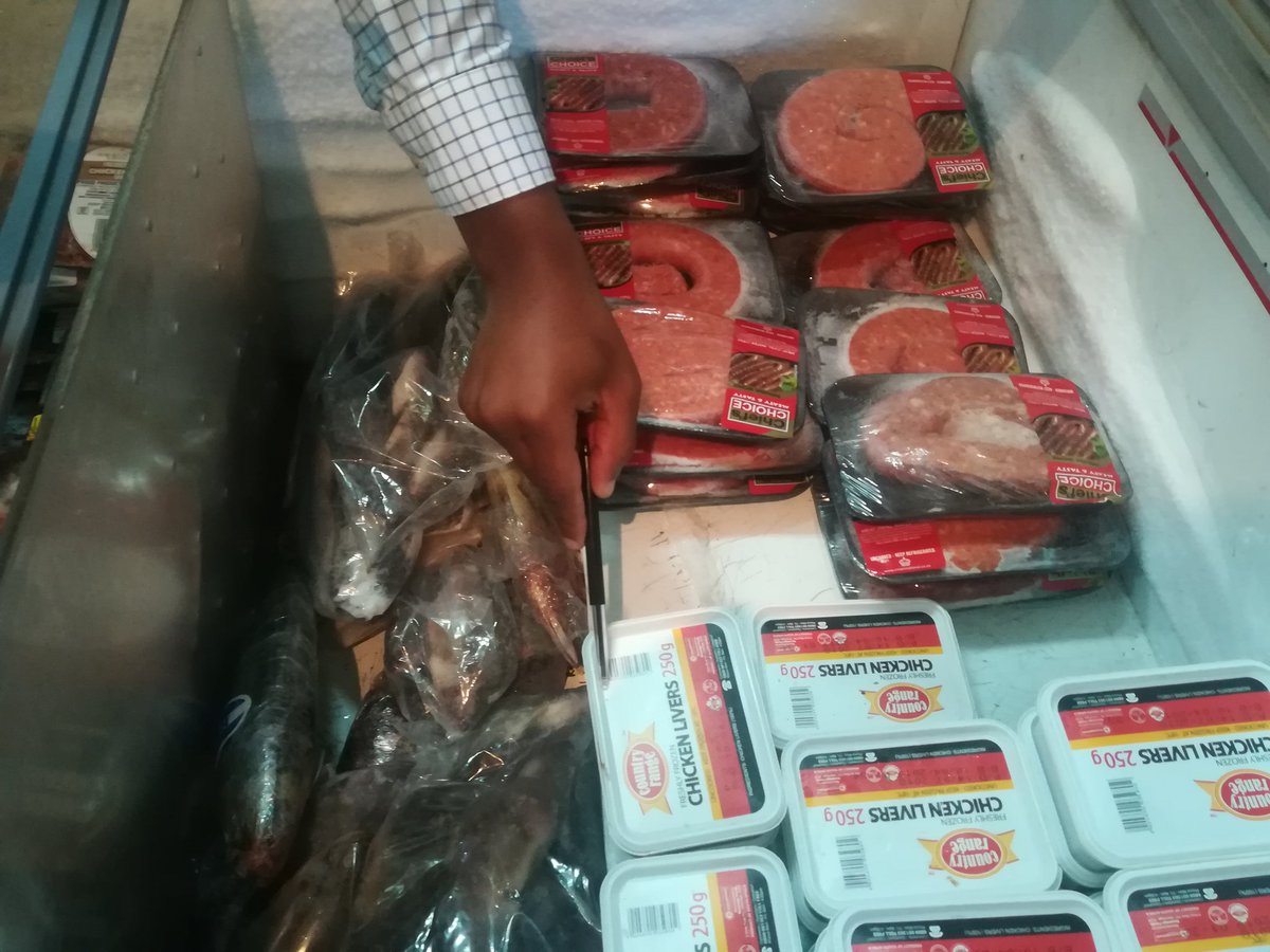 BongiMkhaya's tweet image. Share yrs thoughts with us,what improvements would you lyk to see frm foreigners Spaza shops ? #fakefoodcrackdown