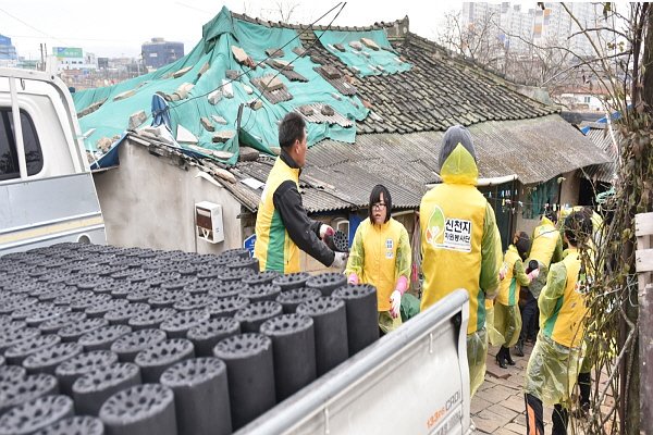 신천지자원봉사단 전주지부, 릴레이 이웃사랑 ‘연탄나눔’으로shincheonji.kr/bv_scjNotice_4…
#신천지자원봉사단 #신천지