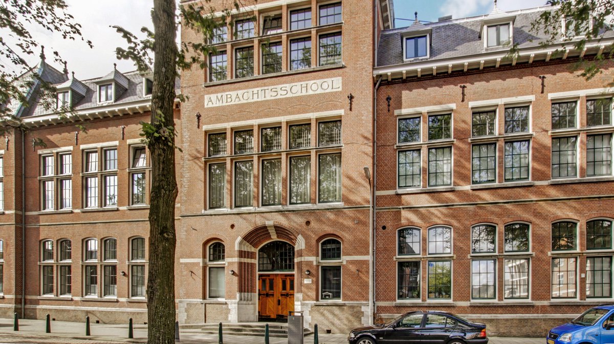 NelisseMakelaar's tweet photo. Moderne eengezinswoning van ca. 134 m² in het Haagse Centrum. In 2001 gebouwd als onderdeel van de renovatie van de Ambachtsschool. Privéterras aan grote gemeenschappelijke en afgesloten binnentuin. Eigen parkeerplek. € 450.000,=
Meer info: 070-3501400 https://t.co/LfR7VtXkj3 https://t.co/9SXGKKxTHK