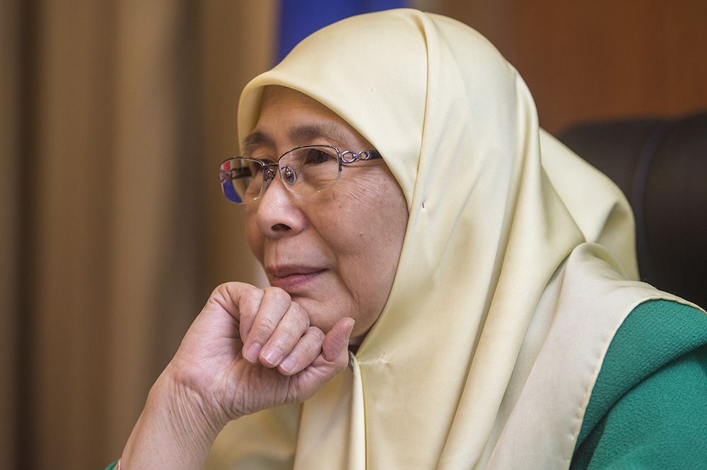 zurairi's tweet photo. DPM @drwanazizah says ‘haram’ as a Muslim to support LGBT https://t.co/WNAXS1fUXh

"There can be a review, but what is important as Muslim country is that it must be based on the Quran and Sunnah," she said of Section 377A of Penal Code that criminalises anal &amp; oral sex. https://t.co/dOuJRPe6pL