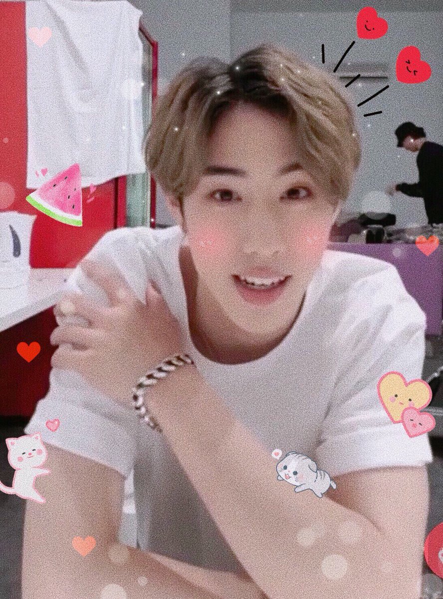 softbot7's tweet image. -`ღ´- ∘⋆  #마크 ┊ #mark ↫ ´- ∘