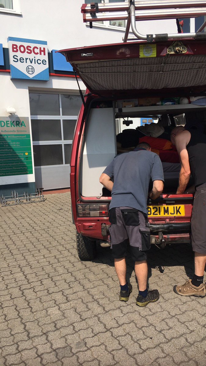 sunscreendreams's tweet image. RT @Westyadventure: Oops broken Alternator pulley it’s not that old either so we have to wait for a new one, we don’t mind we are with friends for a little longer #vanlife #vw #vwsyncro #brokendown