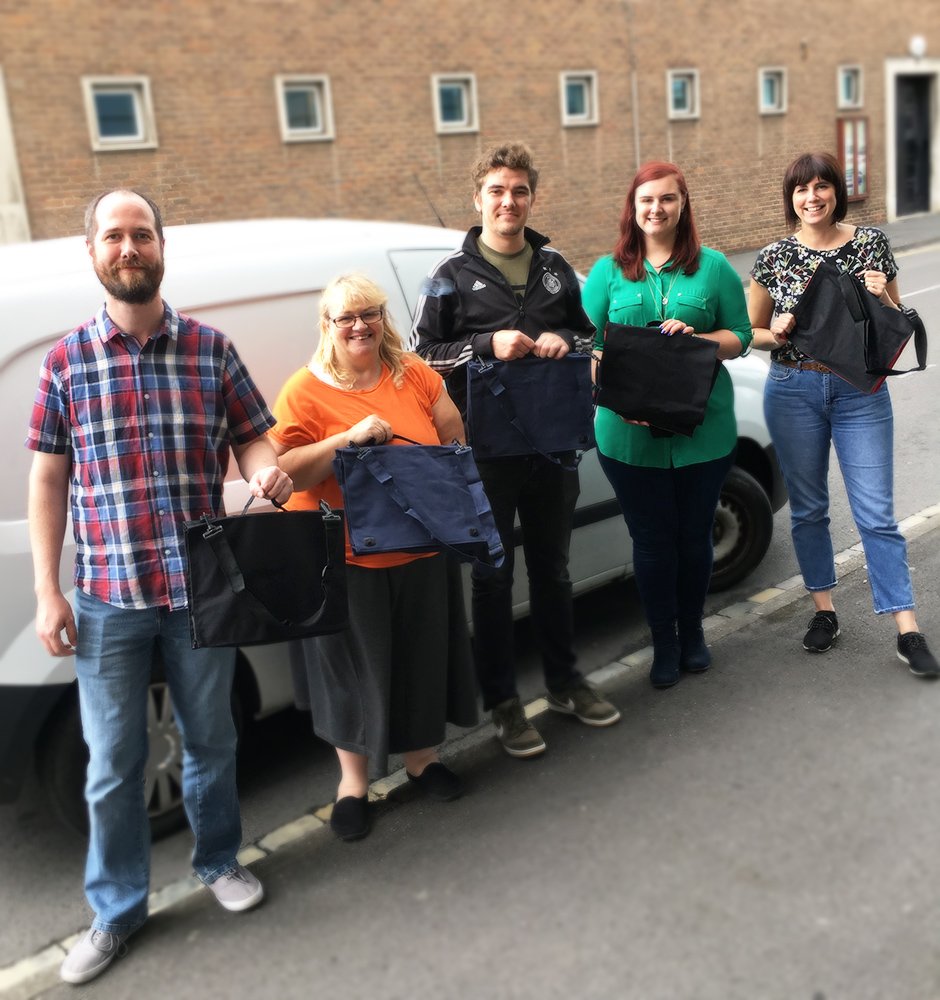 ambleglow's tweet photo. This week, we've delivered 150 school bags to @BrettCommunity packed with the essentials for children to go to school with. We hope it'll help families in Maidenhead make the start to the new term that bit easier!
#charity #thebrettfoundation #givingback #thursdaymotivation https://t.co/g8TyvAUHPA
