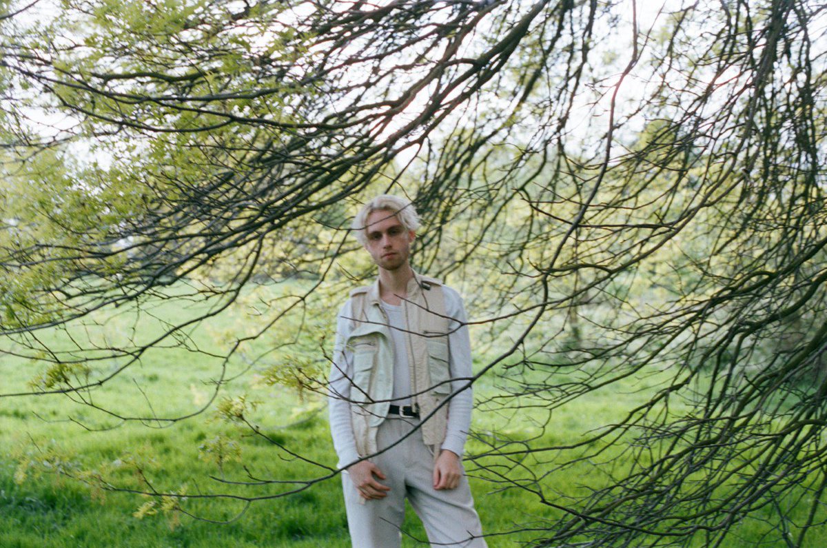 Premiere: London-based multi-instrumentalist <a href="/Tuvalmusic/">Tuval</a> drops a hazy new cut in ‘Breathe’ themostradicalist.com/article/premie…