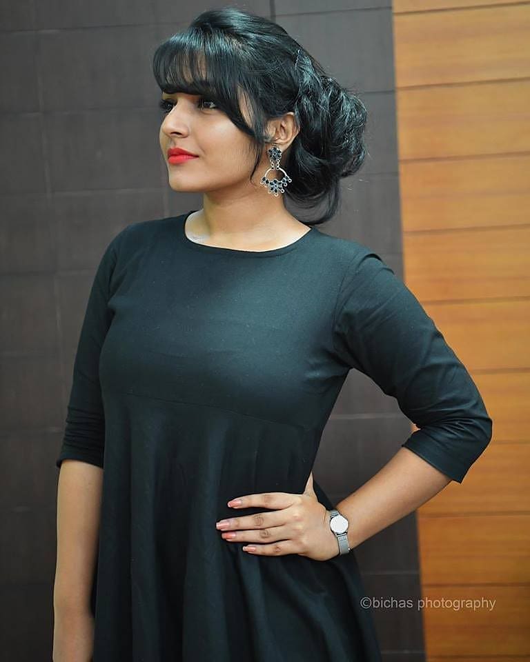 Rajisha Vijayan Latest Hot /, long hair girl HD phone wallpaper | Pxfuel