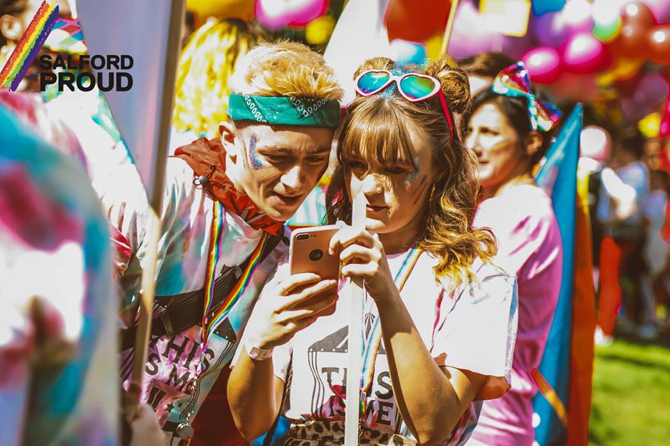 UoS_ArtsMedia's tweet photo. We feel like a #TBT to last weekend's #ManchesterPride! 🏳️‍🌈

Check out our Insta Highlight to see what happened when #StudentVlogger Oliver joined the parade with @SalfordProud and @salfordsu.

📷 salforduni https://t.co/0tI5eaD9lx