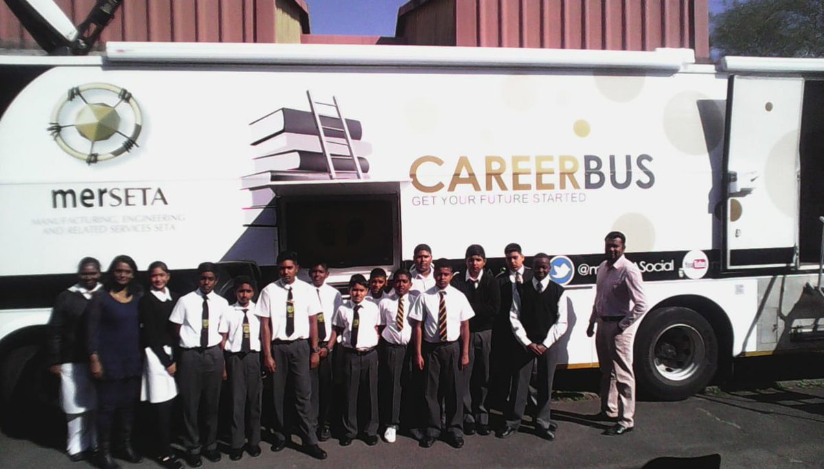 MStudentFuture's tweet photo. Career day at Phoenix Technical School. #Manufacturing #engineering #MSTMSETA https://t.co/iIRzHKU9BY