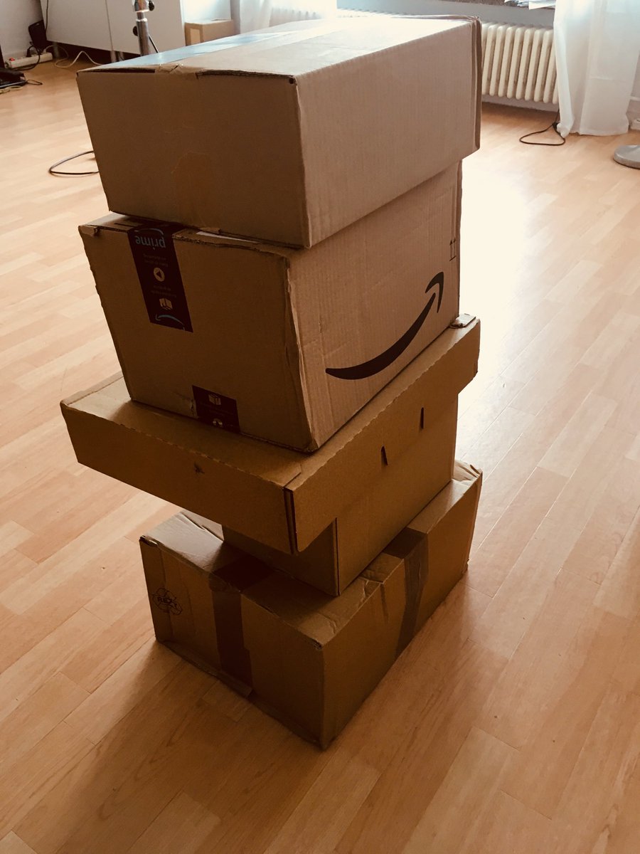 chio__'s tweet image. Könnten Sie ein #Päckchen für die Nachbarn annehmen, hat er gesagt....