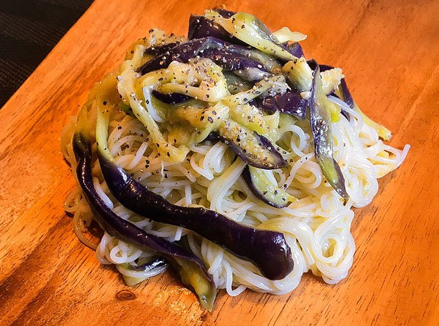 リュウジ 料理のおにいさんバズレシピ در توییتر 今回は そうめんに飽きた時に使える変わり種そうめんレシピ レンチンしたトロトロのナスにタレが絡む オリーブオイルナス素麺 鹿児島流ソーメンチャンプルー 油ぞうめん の二本です 暑いうちに素麺食べ