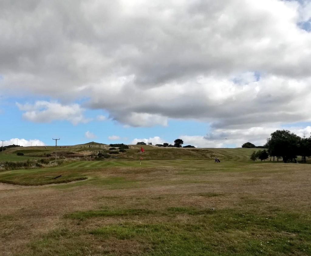 Yesterday I visited <a href="/kintore_golf/">Kintore Golf Club</a>, great to catch up with new secretary Petra. Club looking to upgrade to #ClubV1 premium, and also integrate food ordering onto their Club Systems EPOS till. JC
#MarketLeaders