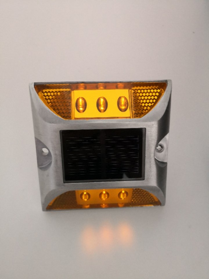 CAi0331's tweet photo. Solar aluminum road stud #roadstud #Solar #solarpanels #aluminumroadstud #roadtraffic. https://t.co/9Txcs74uuQ