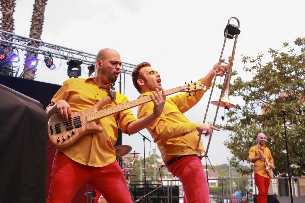 MarabuntaShow's tweet photo. AVUI A ALCARRÀS!!💥
Esperem que estigueu preparats perquè aquesta tarda ens plantem al vostre poble a fer una bona Marabunta! És el penúltim bolo que fem a Catalunya aquest 2018... 
Els músics ja estan a punt, us ho perdreu!? 

🔸Avui, 19.30 h 
🔹Recinte de les Penyes, Alcarràs https://t.co/iLQz1mJQcX