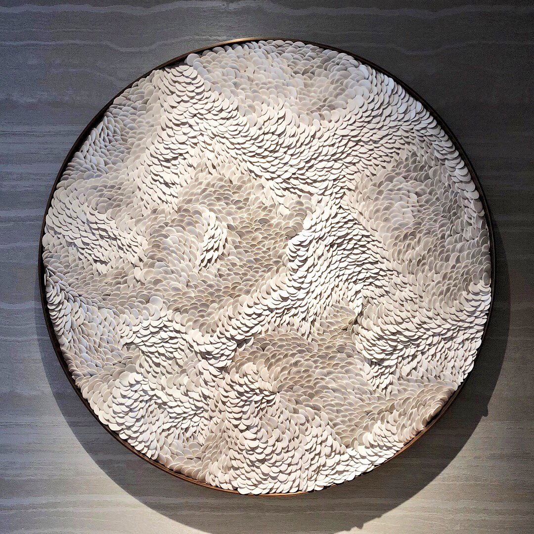 Rachel_Usher's tweet photo. The @FenellaElms porcelain artwork is mounted! Shimmering and playing with the spaces light. ❤️🙌🏻 #interiorexperience #rachelusherinteriordesign #originalartwork #fenellaelms https://t.co/eojGT1UFTv