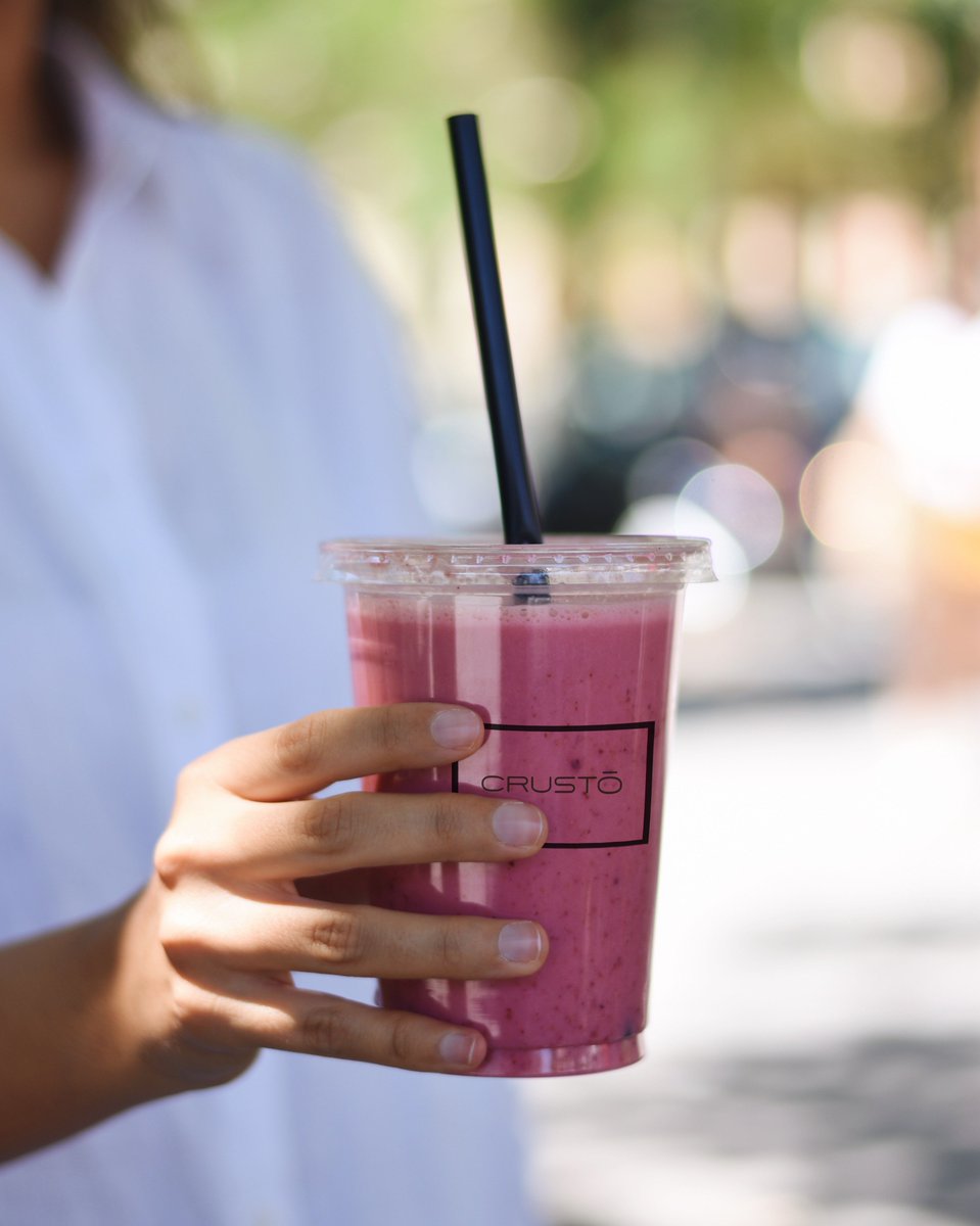 De verdad que no os podéis imaginar lo espectacular que está nuestro smoothie Beauty... Fresco, ligero y hecho con ingredientes 100% naturales, ¡tenéis que juzgarlo vosotros mismos! 🍎🍏🍓 #crustó