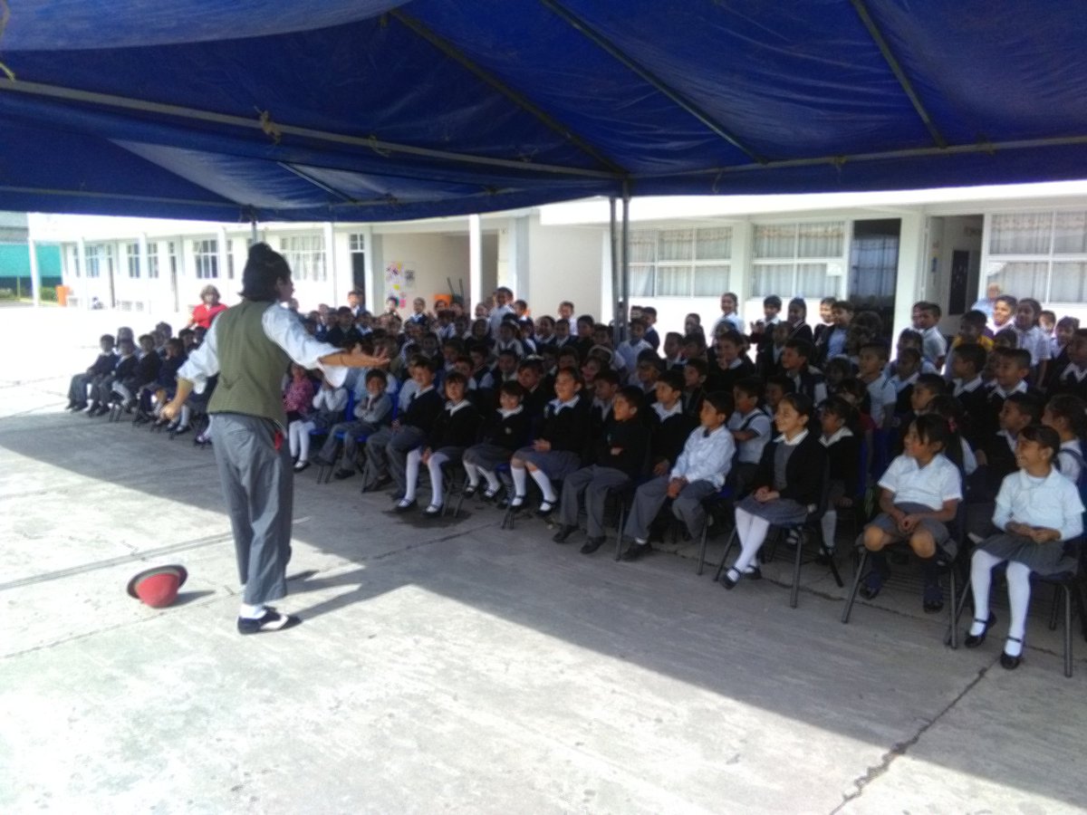 TurismoTex's tweet photo. Séptimo día del Festival Calpulli en la Escuela Miguel Hidalgo de San Juan Tuxco con la presencia de "Juglaría" https://t.co/rZP4BWi6lz