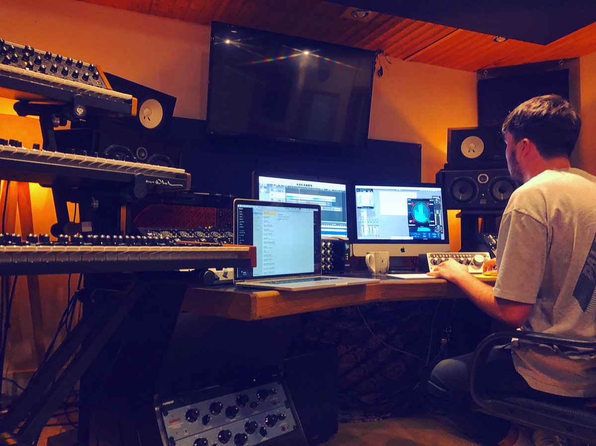 Masters of my tunes getting done by the don @TimmzOfficial at Numen Studios. Can’t bloody wait to get these out into the world after a long year of honing in some new skills 🤞🏻 #newmusic