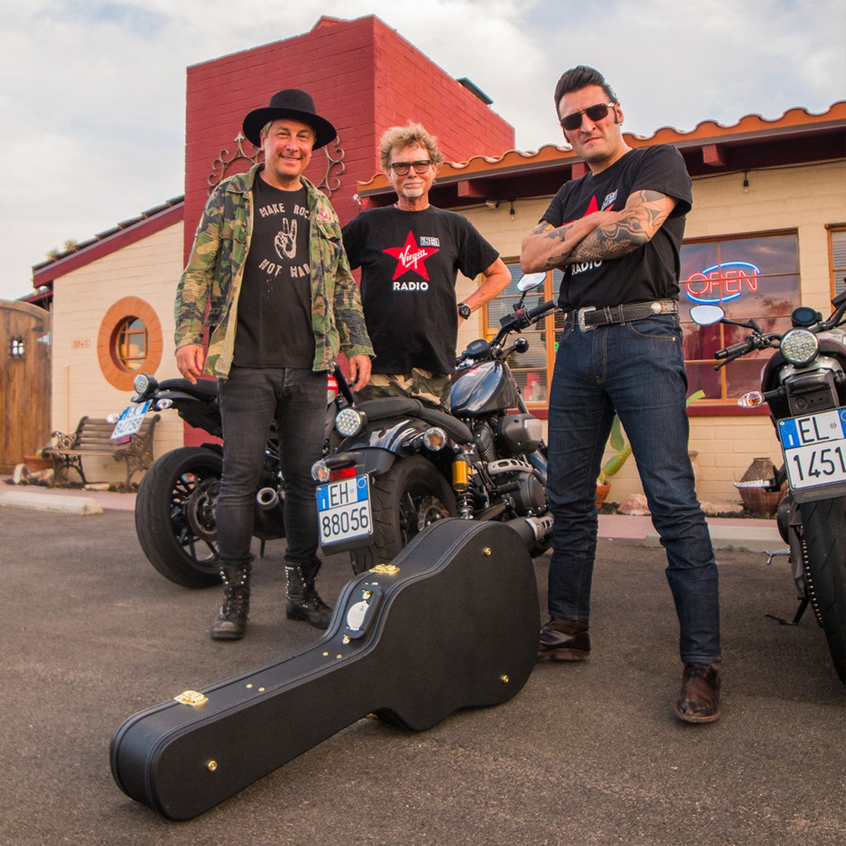 YamahaMotorIT's tweet photo. Le nostre Sport Heritage hanno viaggiato per oltre 1000km, affrontando il caldo torrido del deserto del Mojave e i brividi ad alta quota del lago El Mirage. E tu sei pronto a vivere un’avventura? Dal 3 settembre, l’intera gamma Yamaha è tua a TAN 0 TAEG 5,81%. #BornToBeFasterSons https://t.co/ep7MZVUM6n