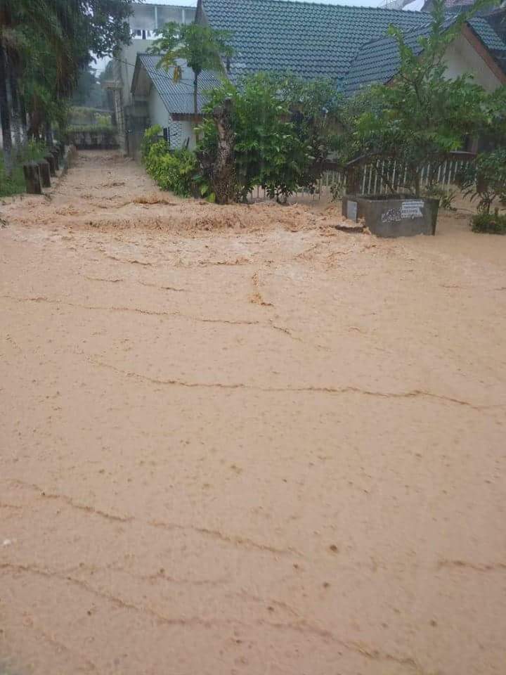 Lina92389990's tweet photo. Kembalikan kolam kami! Agar tidak terulang banjir lagi!!
#BPBatamBiangKeladiBanjir 
#BPBatamBiangKeladiBanjir 
@PemkotBatam 
@jokowi 
@bpbatam_library https://t.co/VhwcDc14IP