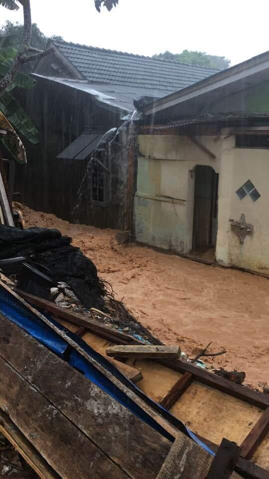 Lina92389990's tweet photo. Kembalikan kolam kami! Agar tidak terulang banjir lagi!!
#BPBatamBiangKeladiBanjir 
#BPBatamBiangKeladiBanjir 
@PemkotBatam 
@jokowi 
@bpbatam_library https://t.co/VhwcDc14IP