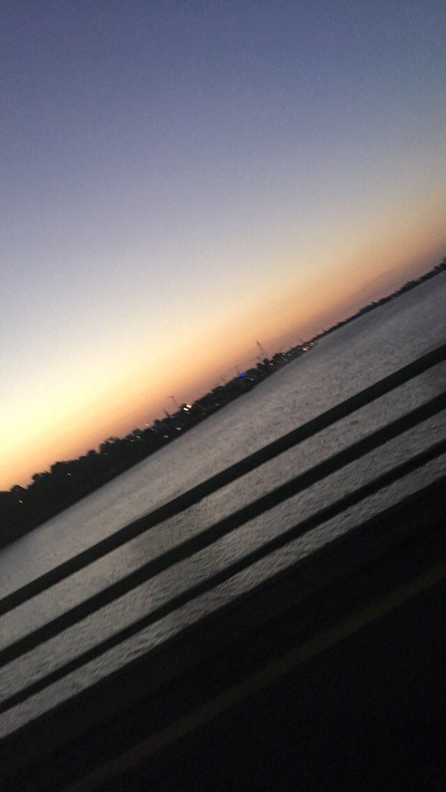 april70523942's tweet photo. Love it 😊 #sunset #model #happy https://t.co/T3T2UcyGqO