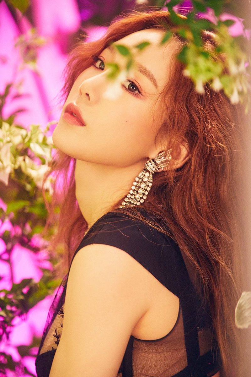And here are teaser photos of YOONA and TAEYEON for SNSD-Oh!GG