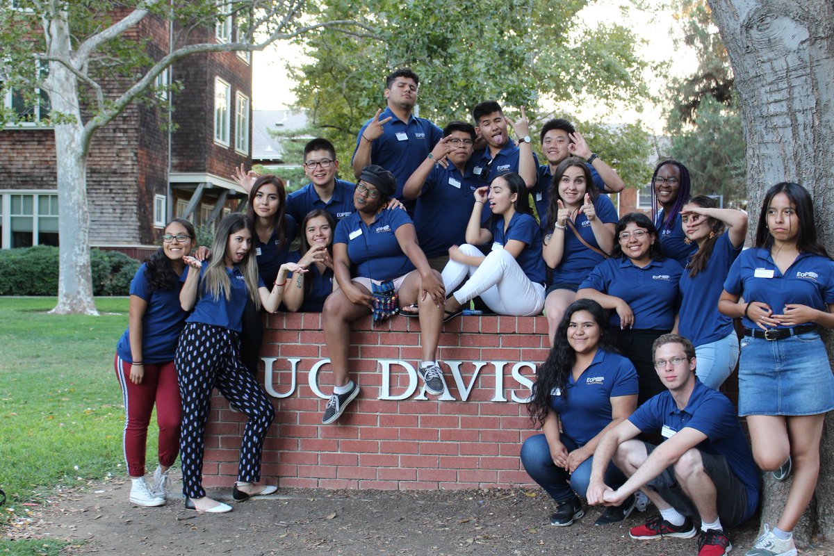 sel_eeeeeeena's tweet photo. We're a VERY dysfunctional yiking loving family!
#UCDavisSTEP2018 #GotEm #Ewww #TeaHee #HauntedHawthorne #CallMeOnMyFlipPhone https://t.co/IwdzWYorTA