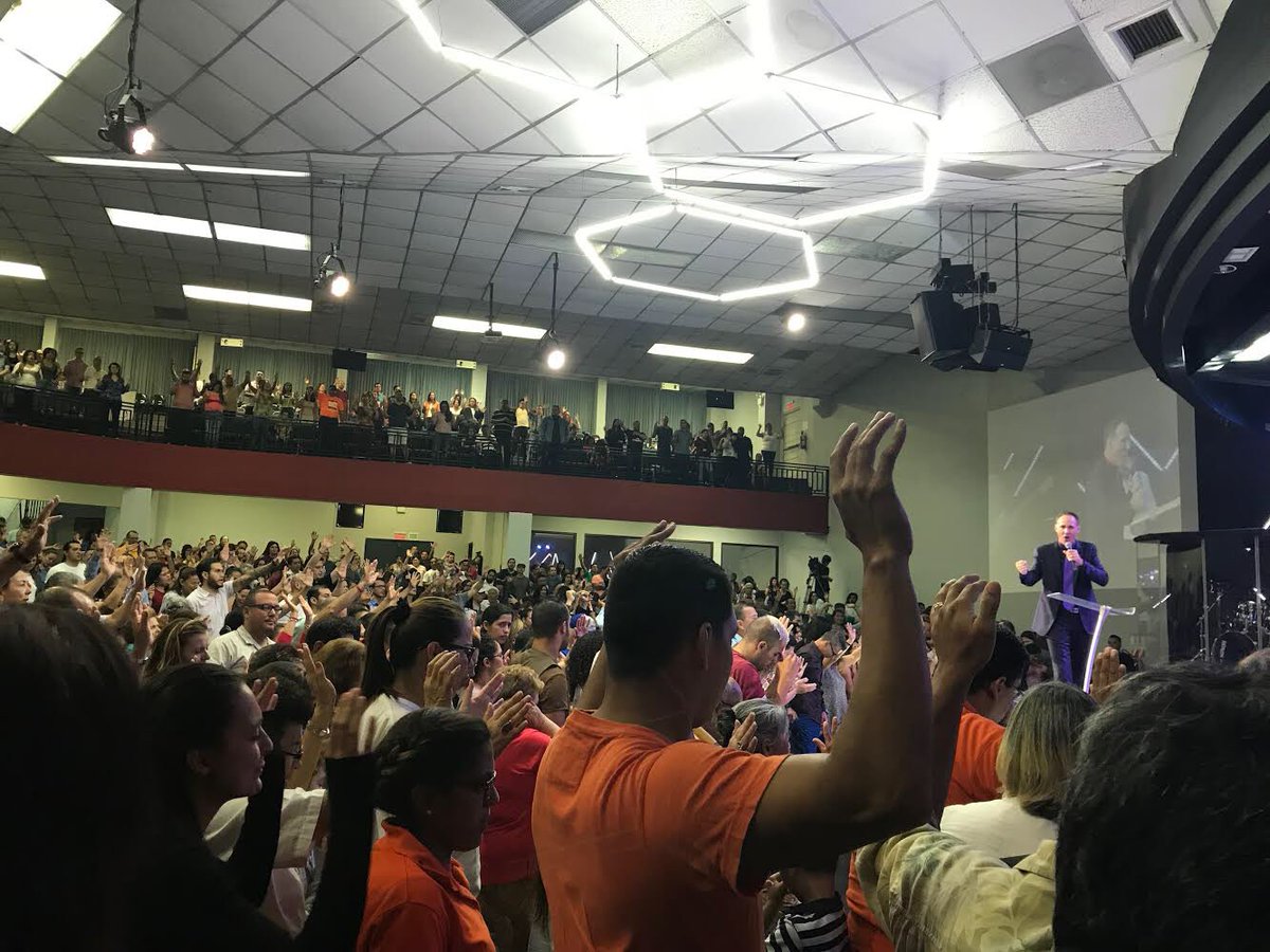 jasonfrenn's tweet photo. (y Esteban y Cristina Solís) pastorean una gran iglesia fue el toque de lustre para Cindee y yo. Cientas de vidas fueron transformadas por el amor del Señor. No se te olvide esta verdad: ¡el Señor SIEMPRE tiene compasión de los que sufren! (Parte 2) https://t.co/6eI7c2kkmY