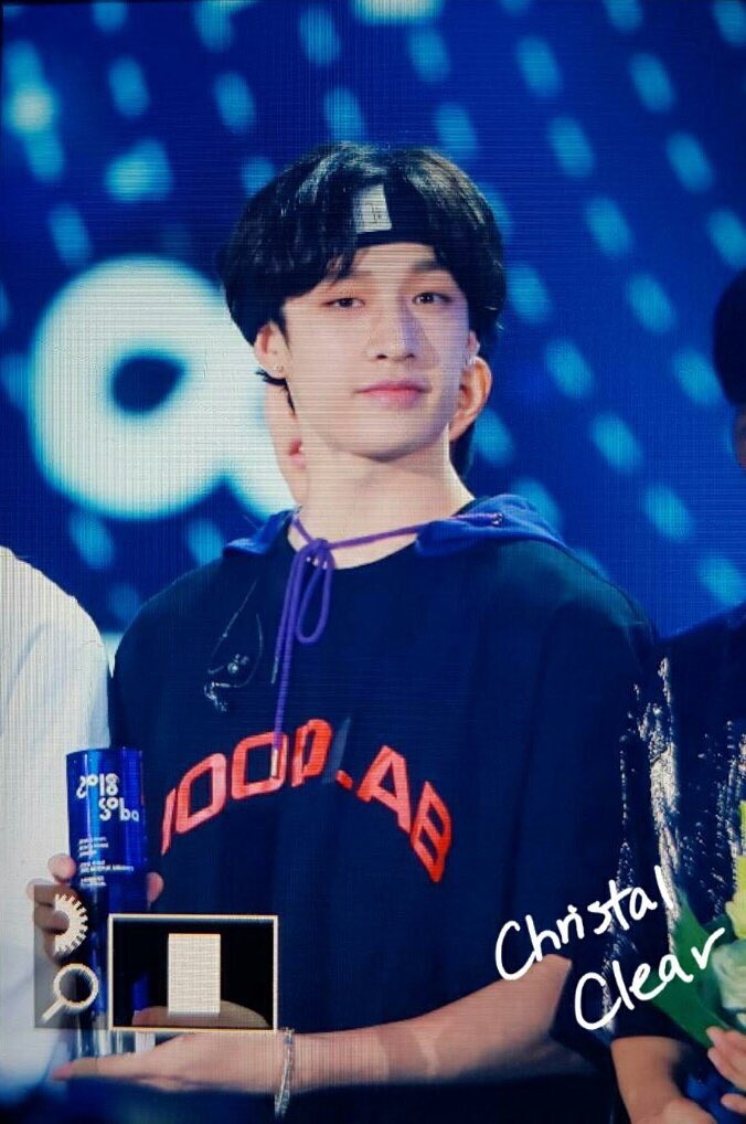 SKZLOOKBOOK's tweet photo. 180830 Soribada Best K-Music Awards
#CHAN TOP: HOODLAB
ANARCHY T-SHIRT BLACK
£40.00
📷© @bchan971003
#StrayKids
#STRAYKIDSLOOKBOOK
#IamWHO
#MyPace
#HOODLAB https://t.co/Ojs9c5MO8Q