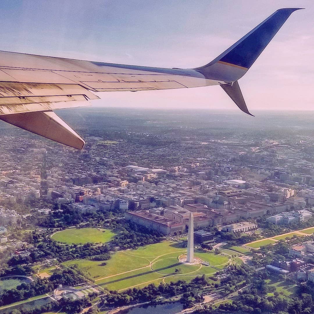 CleopandaEsq's tweet photo. View from the wing on this pilot's last day! @united buttery smooth flight after 31 years flying around the grumpy squished masses. #thankyou #likebutter #TopGun #unitedAIRLINES #DCA @united  @UnitedAir_ https://t.co/YHi5fOaTrG