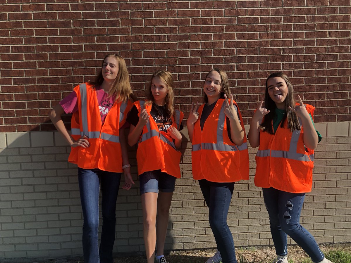 mckynnax's tweet image. SENIORS!!! @coachoneal1 #classwars