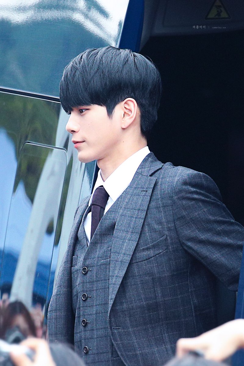 summerboy_osw's tweet photo. 180830 소리바다 어워즈 
옹이사님.. 😇🔫

#옹성우 #ONGSEONGWU https://t.co/8W8sQ2f9Xy
