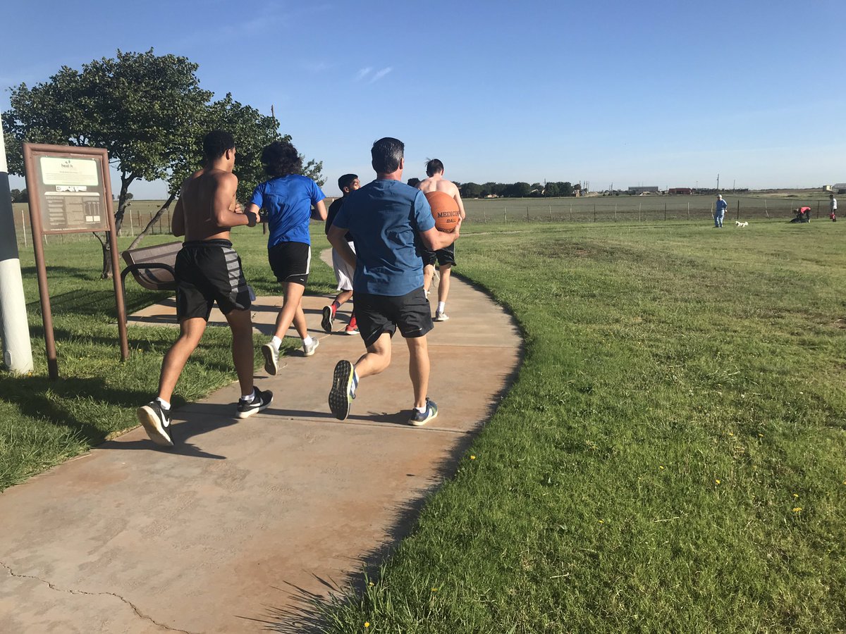 BoysFrenship's tweet photo. Thanks Coach Catney for coming out to #Bootcamp2018. Make strides every day, excited for the season. #shiphoops https://t.co/otYxIrcBi4