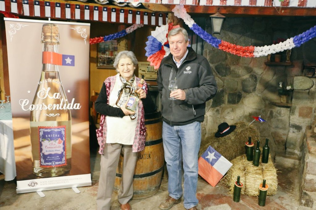 Ya estamos junto a Doña Tina dando el puntapié inicial de estas fiestas junto a nuestra #ChichaLaConsentida #LaChichaPituca