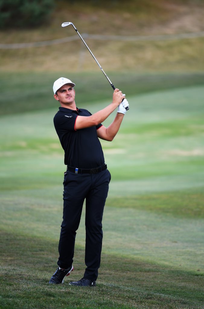 Modest Golf tweet media