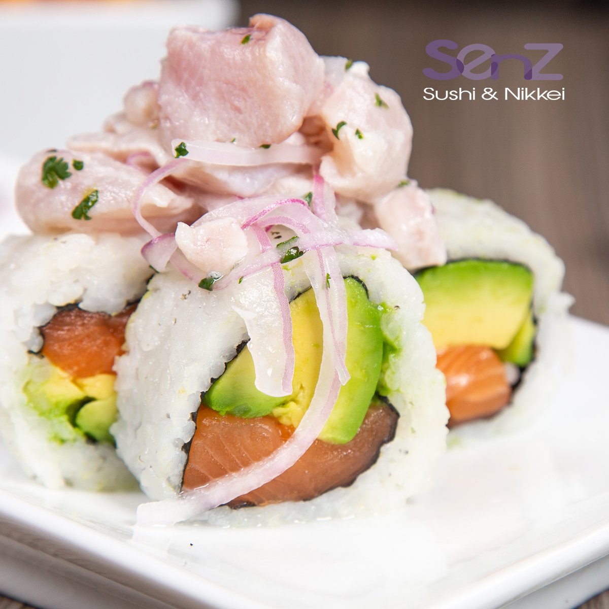 Ya están preparados para probar nuestro Cevichero Mixto? 😋🔥
Salmón y palta, coronado con nuestro exquisito ceviche mixto. 
#SushiSenz #SenzLover #Nikkei #Sushi 🥂💜😍
