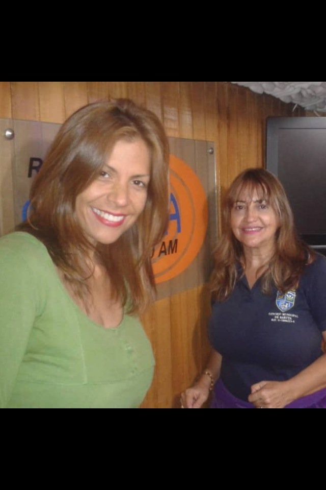 HectorUrgellesF's tweet photo. Estamos en #BarutaMinutoAMinuto por @RSintonia1420am con nuestras invitadas @yaxenygranda del Programa #ConversandoConGranda y la Coach @gabyfengshui en #Streaming @BarutaAMinuto @rinaho3131 @sharoperez compartiendo mensajes a la audiencia motivador y de paz. En vivo participa! https://t.co/jYFeUv94zd