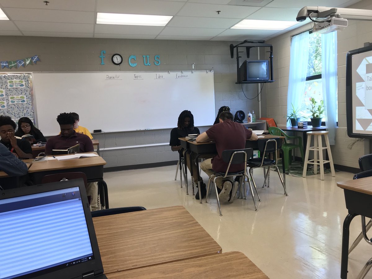 VictoriaJGentry's tweet photo. Today my kids said “Ms. Gentry, give us 20 minutes to read today, not 15.” Okay Guys, if you insist 😍😭 https://t.co/SSMNP6ov4k