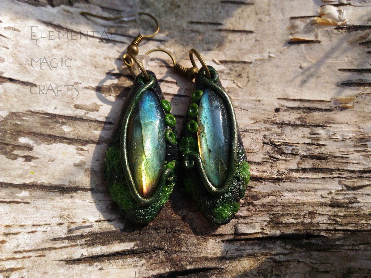 Forest Witch Earrings: etsy.me/2onJHQ7 
Labradorite Nature Inspired Forest Witch Witchcraft Unique Jewelry Moss Green Black Dangle & Drop Earrings Magic Amulet #forestwitch #witchearrings #earrings #uniquejewelry #uniqueearrings #magic #labradoriteearrings