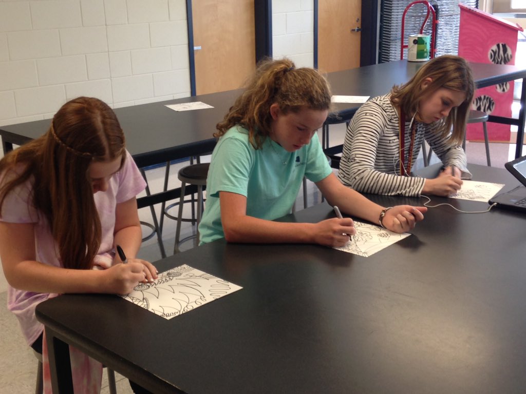 ryanroberts47's tweet image. S/O to @LeeAnnaRaxter of @RAMiddle_RAMS working with her art students on the Dot Project @AndersonFive #RAMSinspire #A5instruction