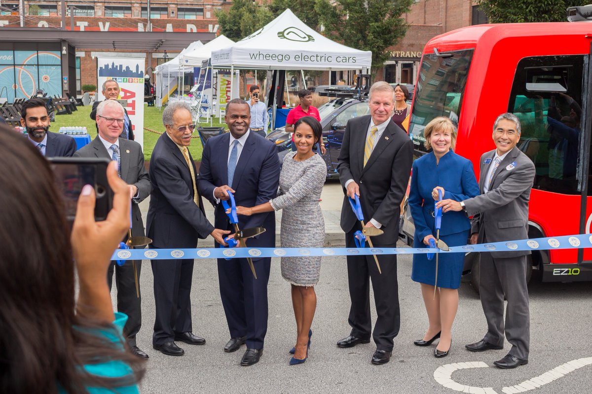 IPaTGT's tweet photo. “We have a project with the @CityofAtlanta on a smart corridor down North Avenue and hope to be running autonomous vehicles.” -President Bud Peterson #InstituteAddress https://t.co/COi5aL7uWl